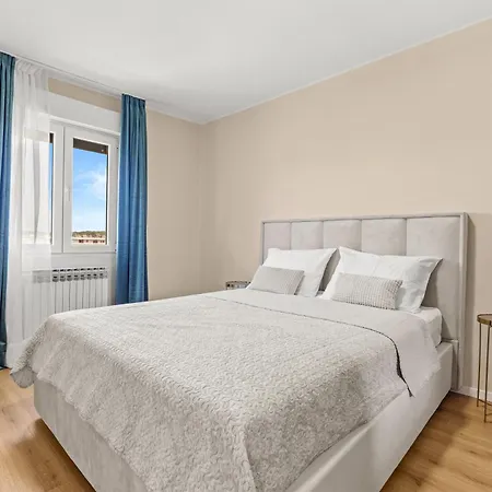 Four Waves New Пула