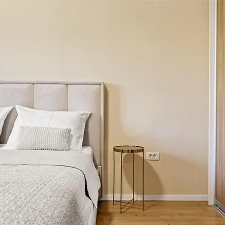 Four Waves New Apartman *